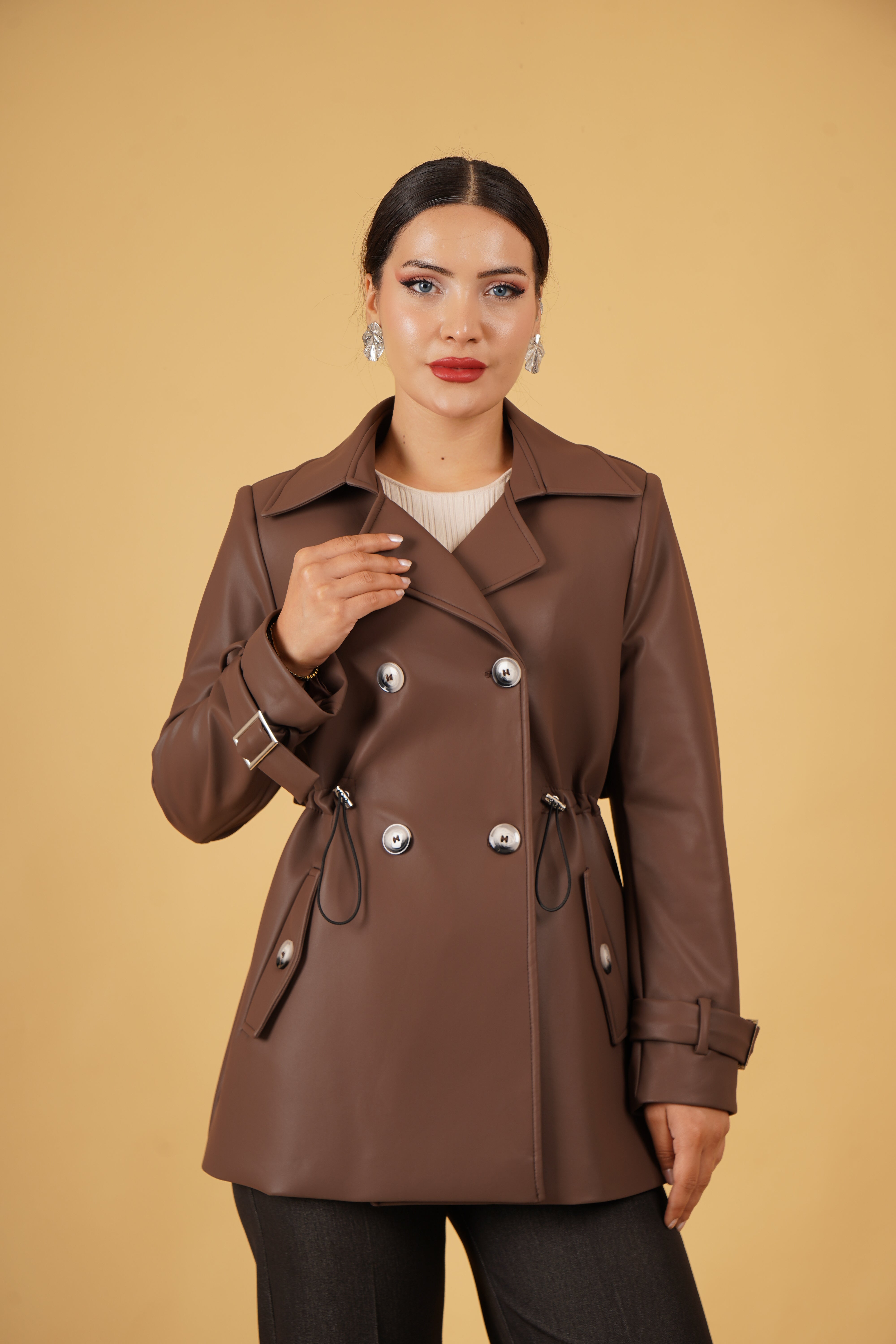 Palerin Detaylı Suni Deri Kısa Trençkot