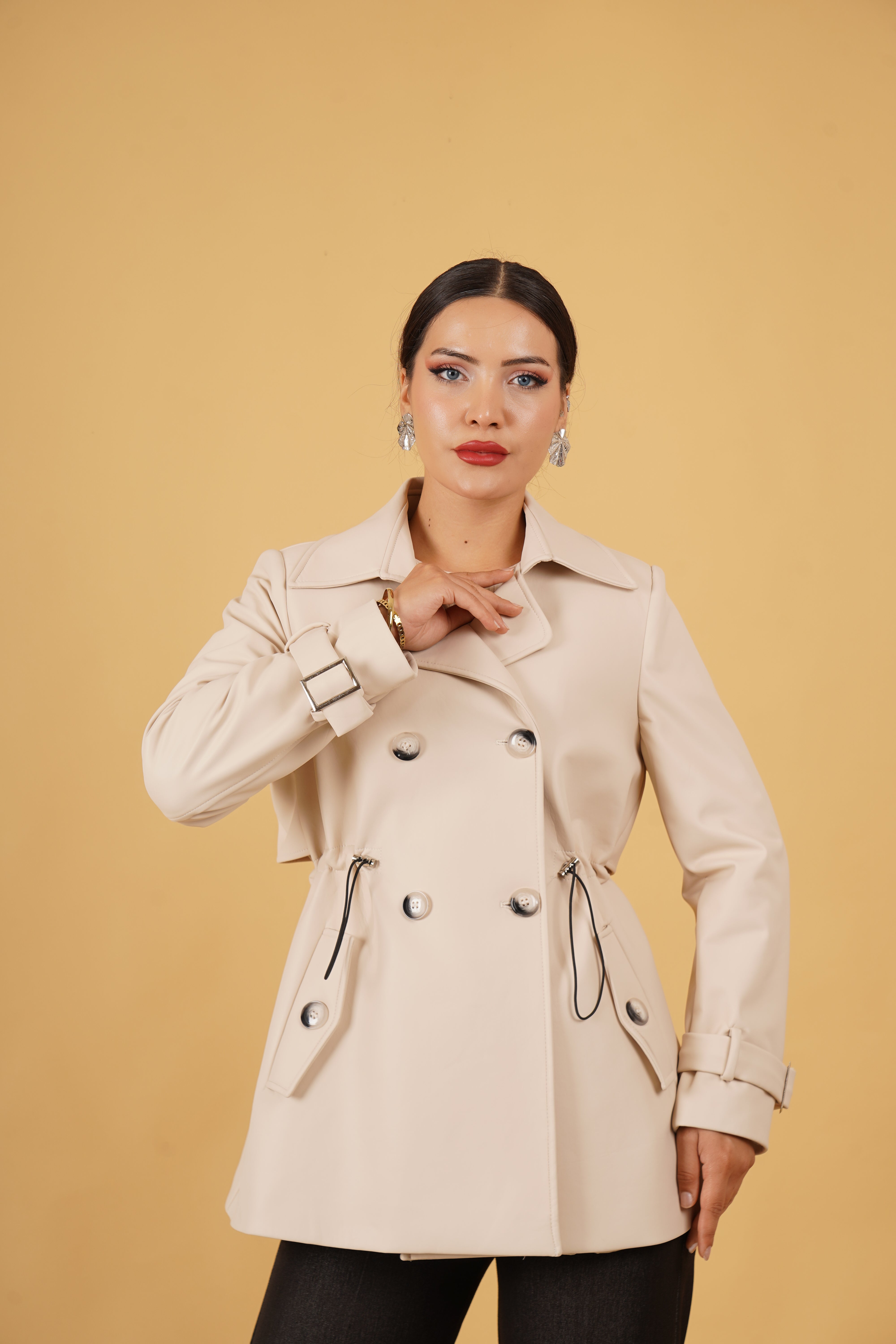 Palerin Detaylı Suni Deri Kısa Trençkot