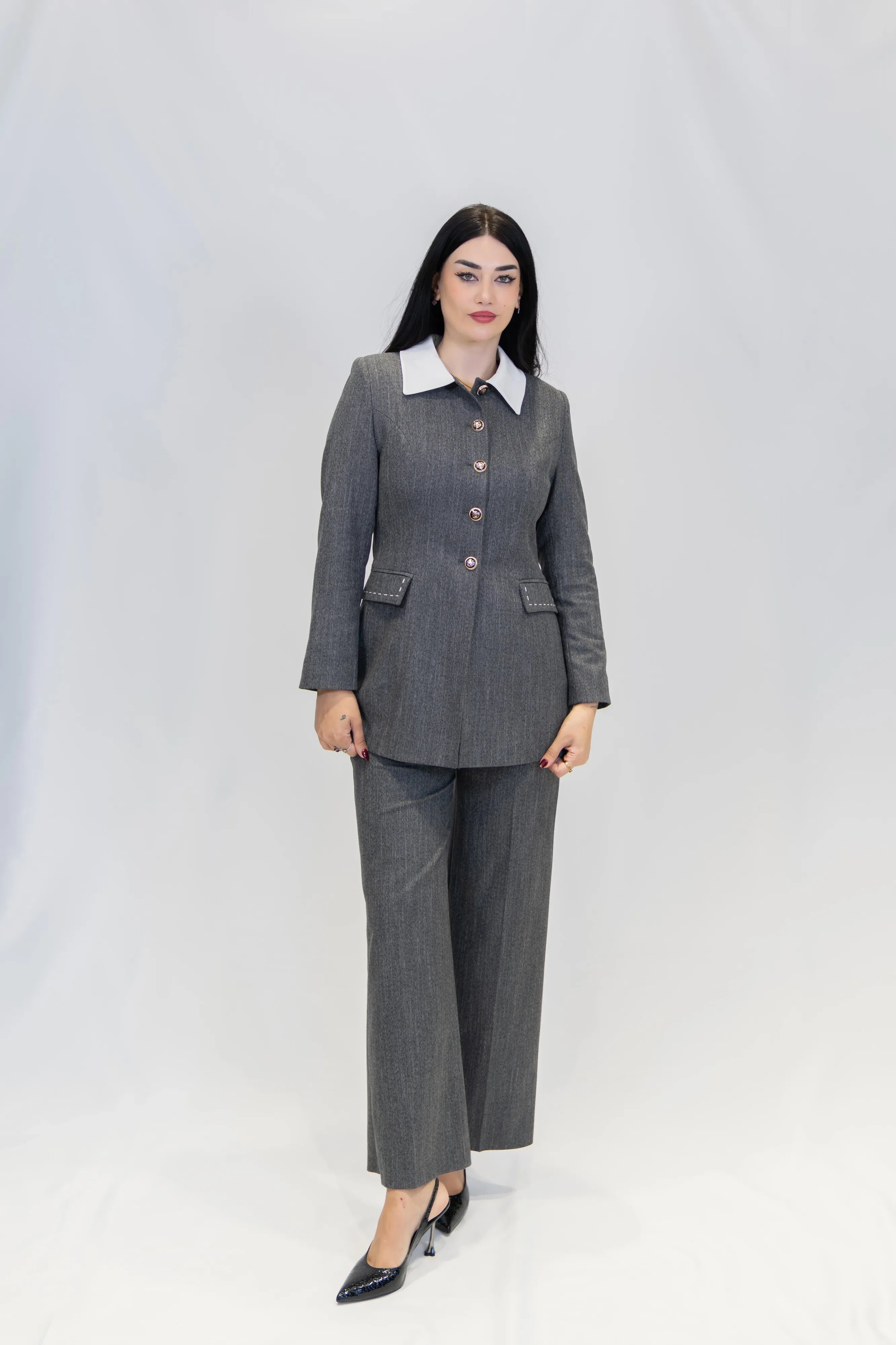 Yaka ve Şık Gold Düğme Detaylı Takım