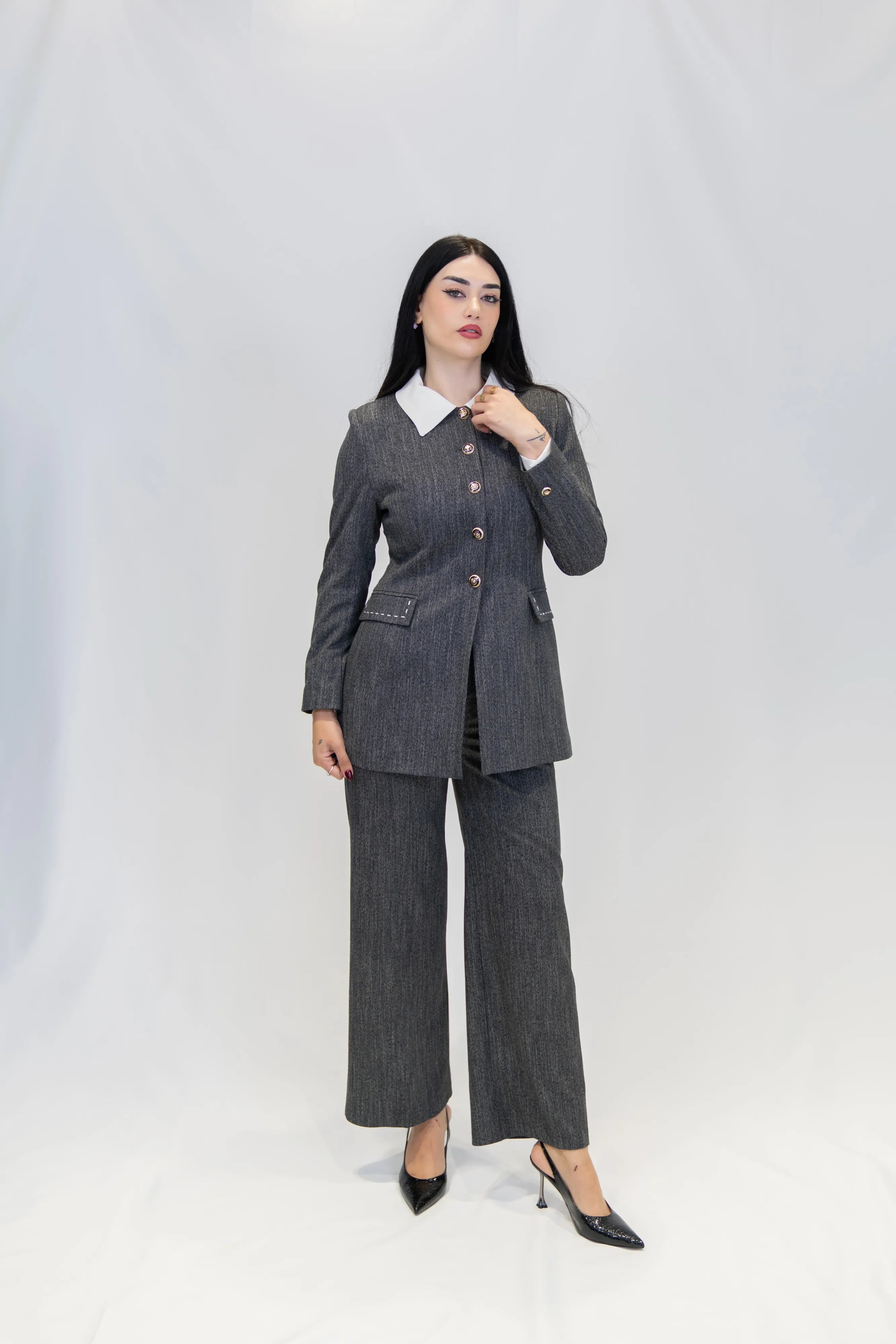 Yaka ve Şık Gold Düğme Detaylı Takım