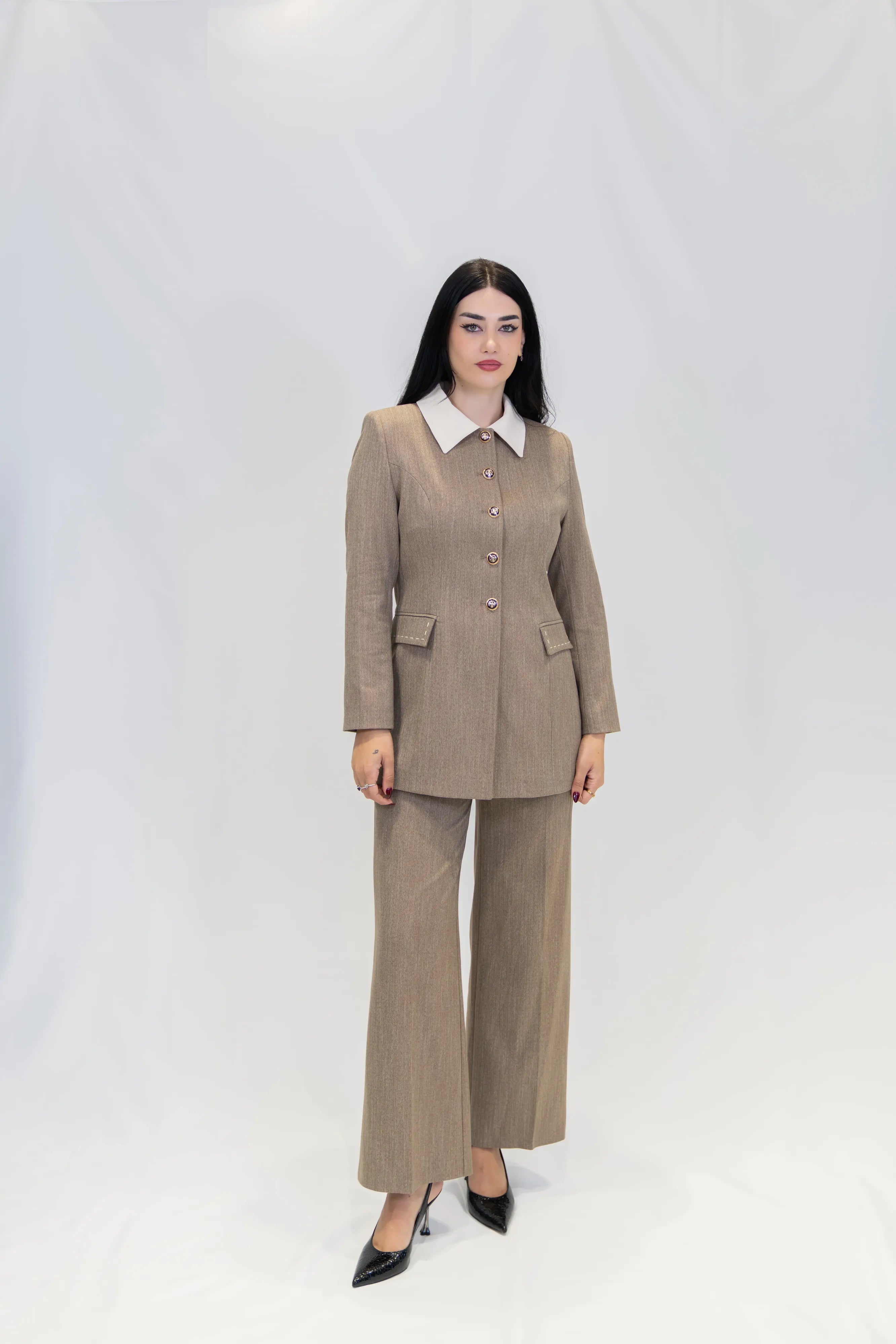 Yaka ve Şık Gold Düğme Detaylı Takım