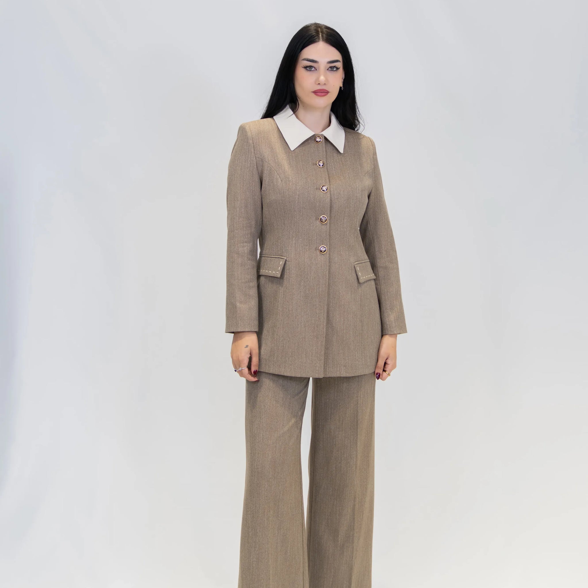 Yaka ve Şık Gold Düğme Detaylı Takım