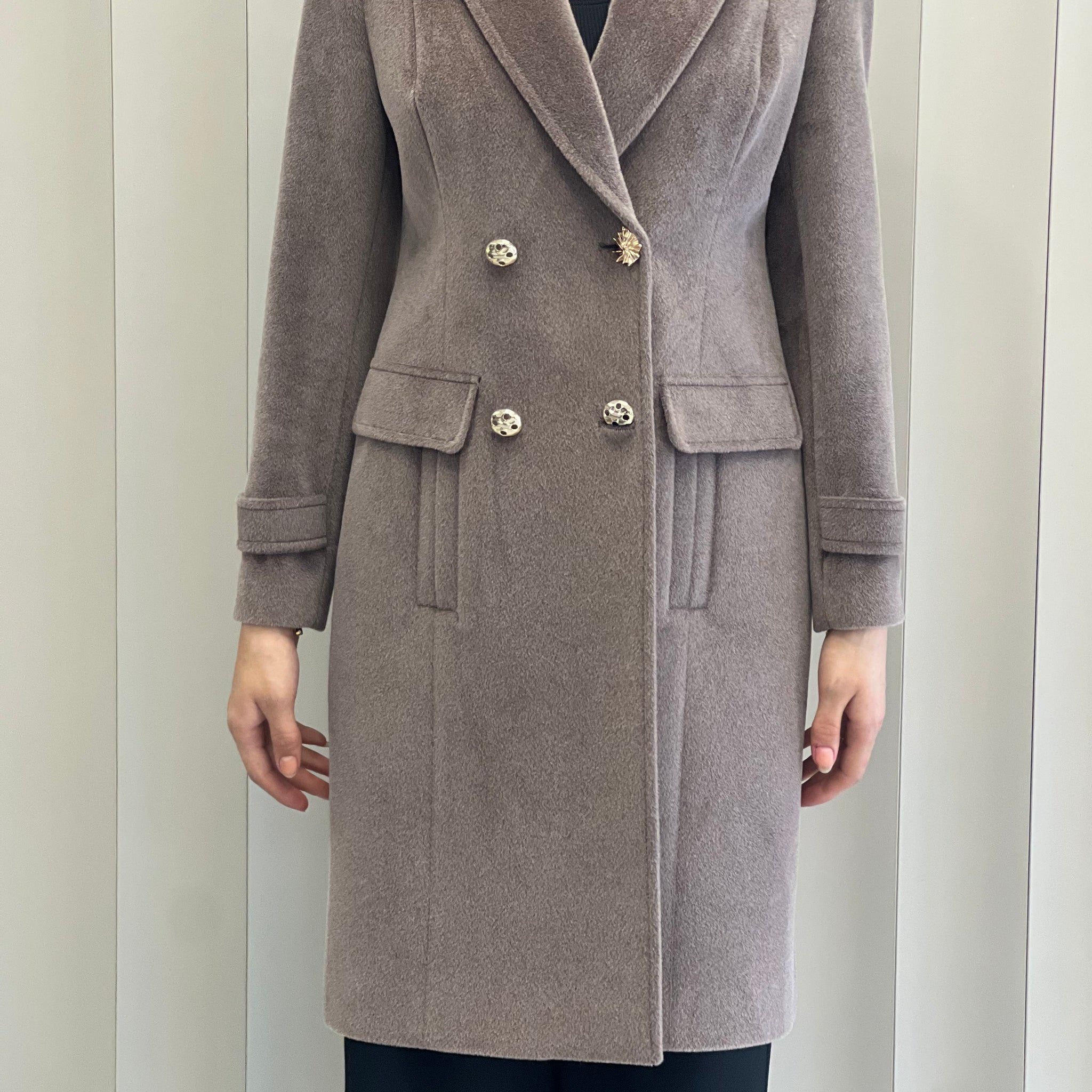 Gold Düğme Detaylı Fok Kaban