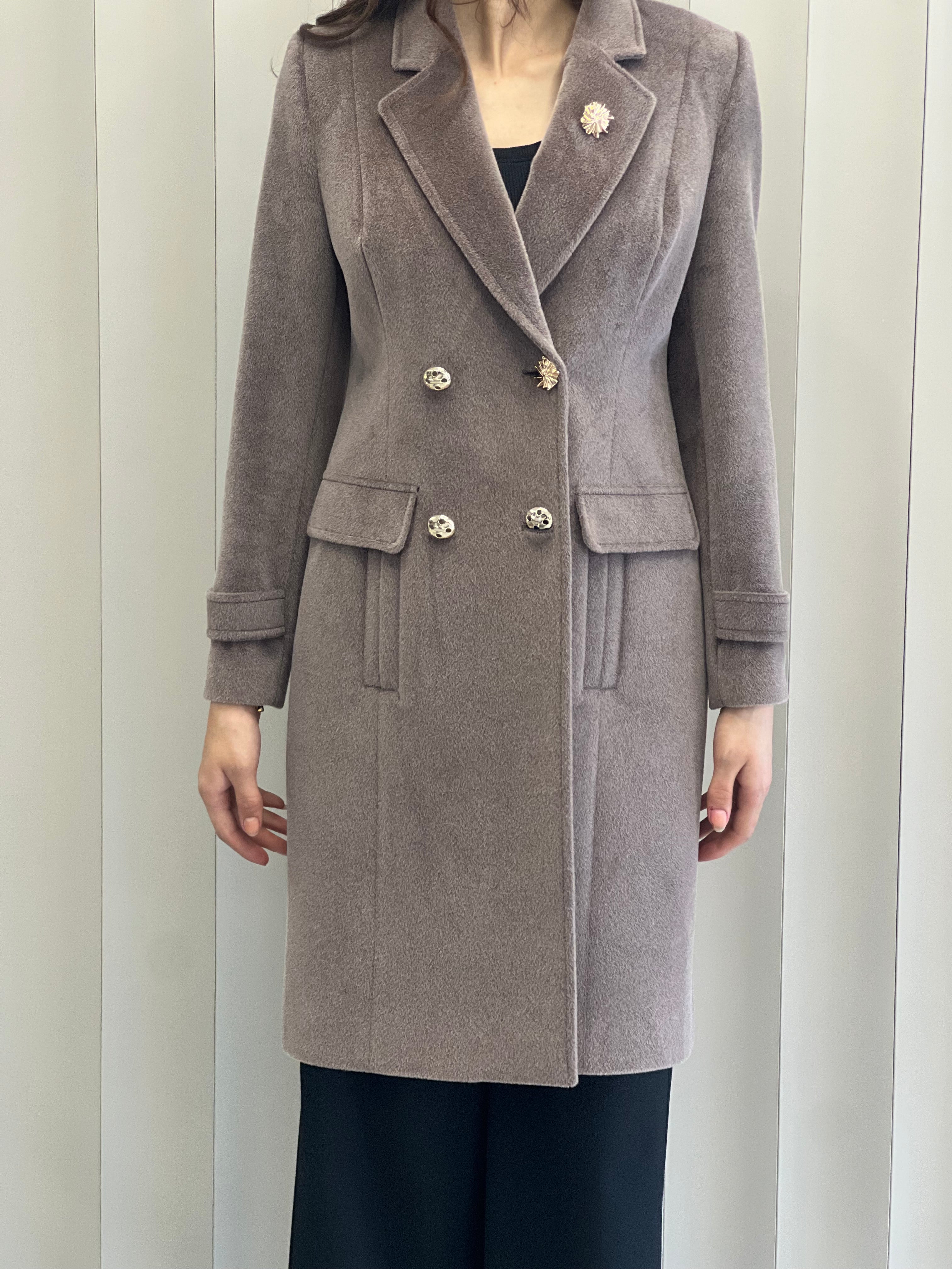 Gold Düğme Detaylı Fok Kaban