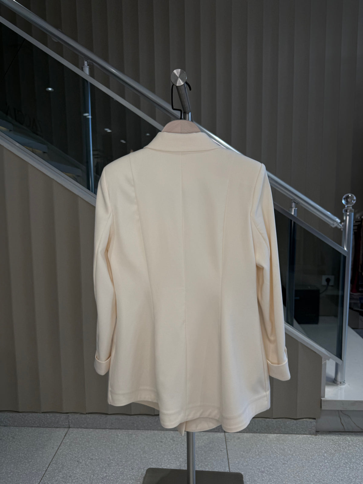 Gold Broş Detaylı Oversize Ceket