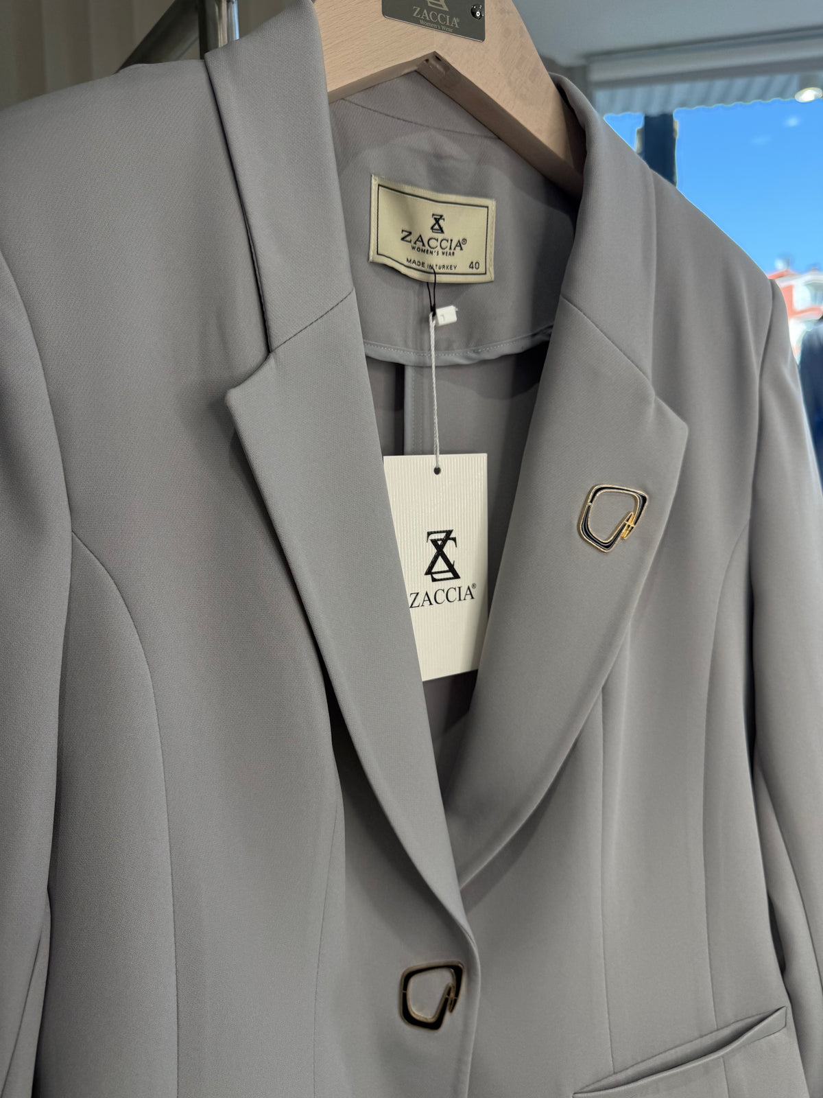 Gold Broş Detaylı Oversize Ceket