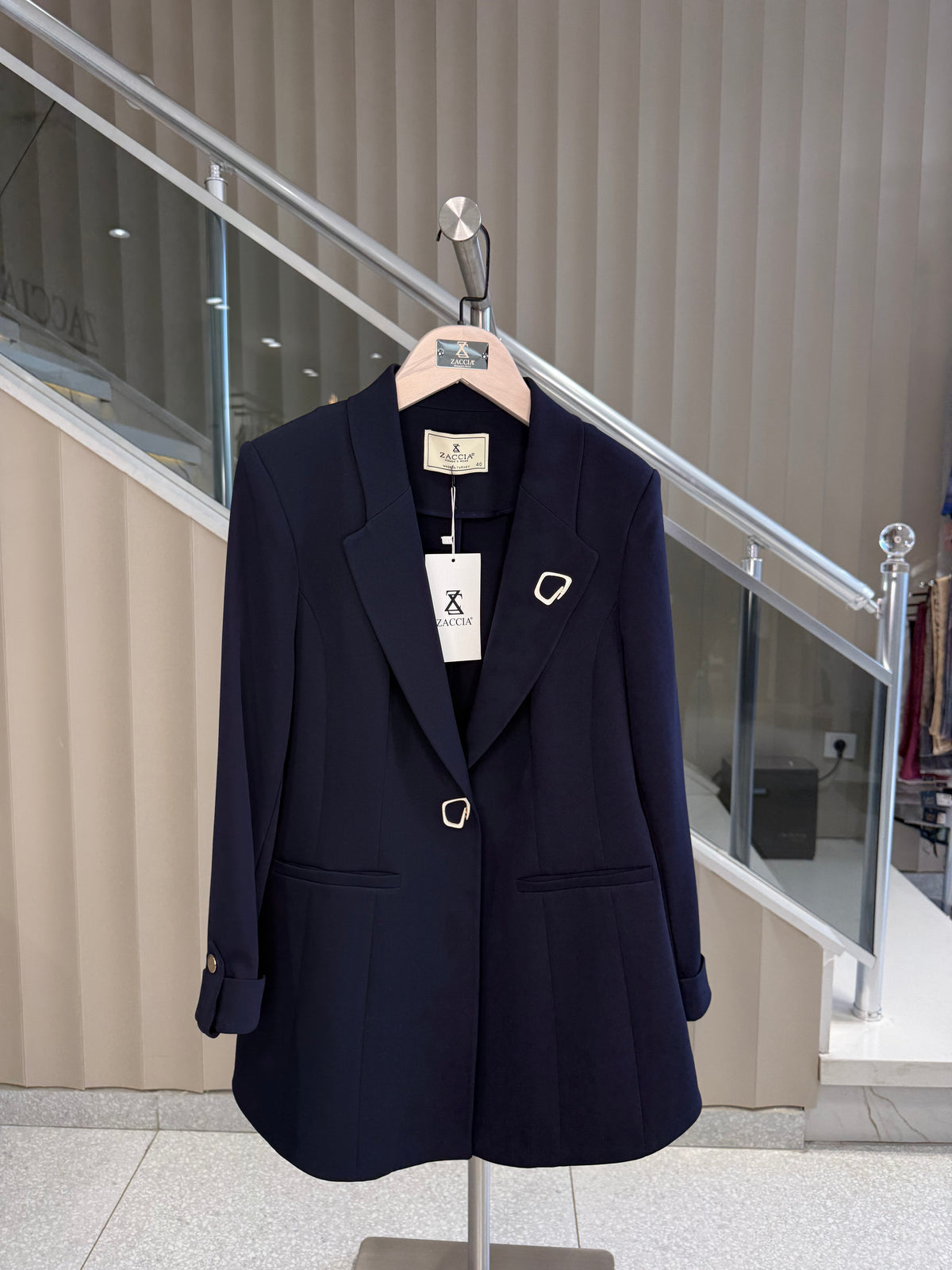 Gold Broş Detaylı Oversize Ceket