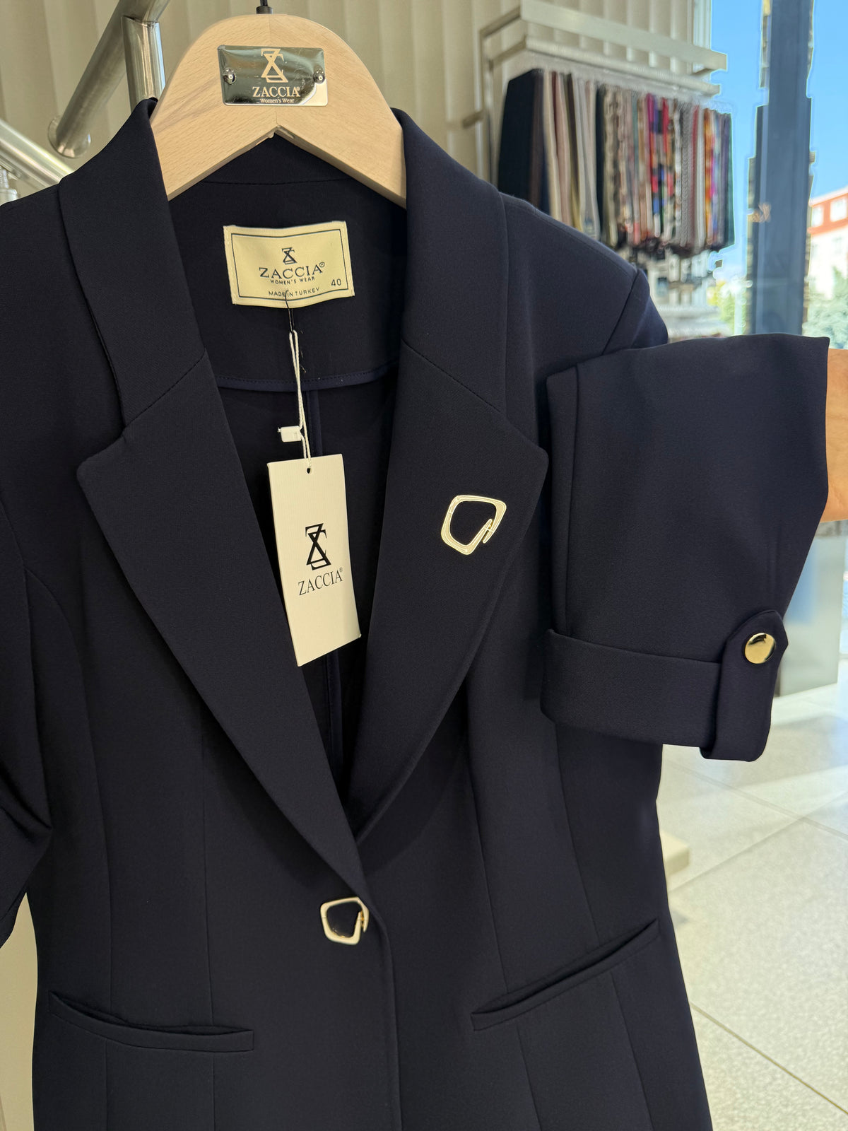 Gold Broş Detaylı Oversize Ceket