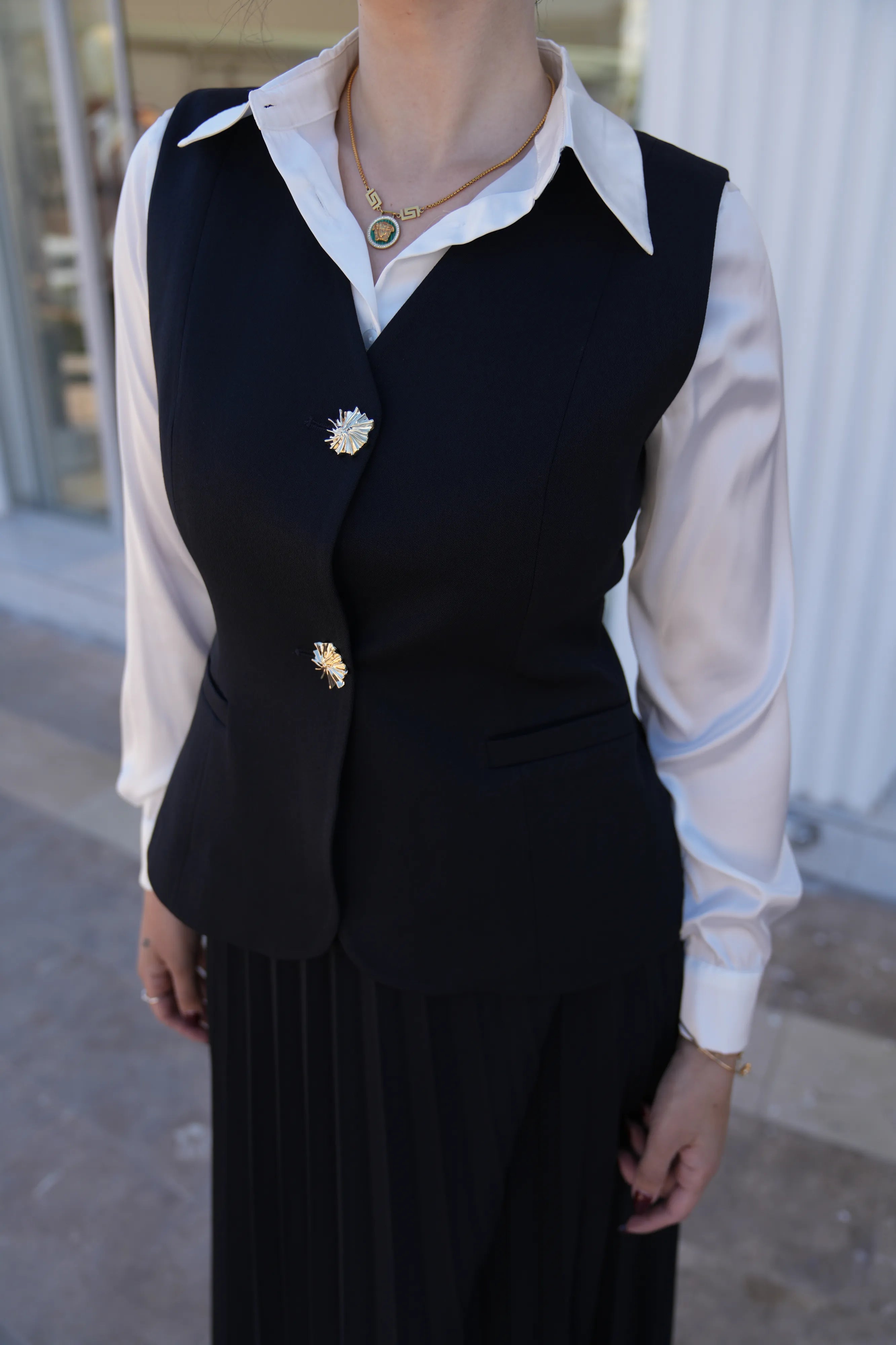 Pileli Etek Ve Tasarım Düğme Detaylı Yelekli Takım