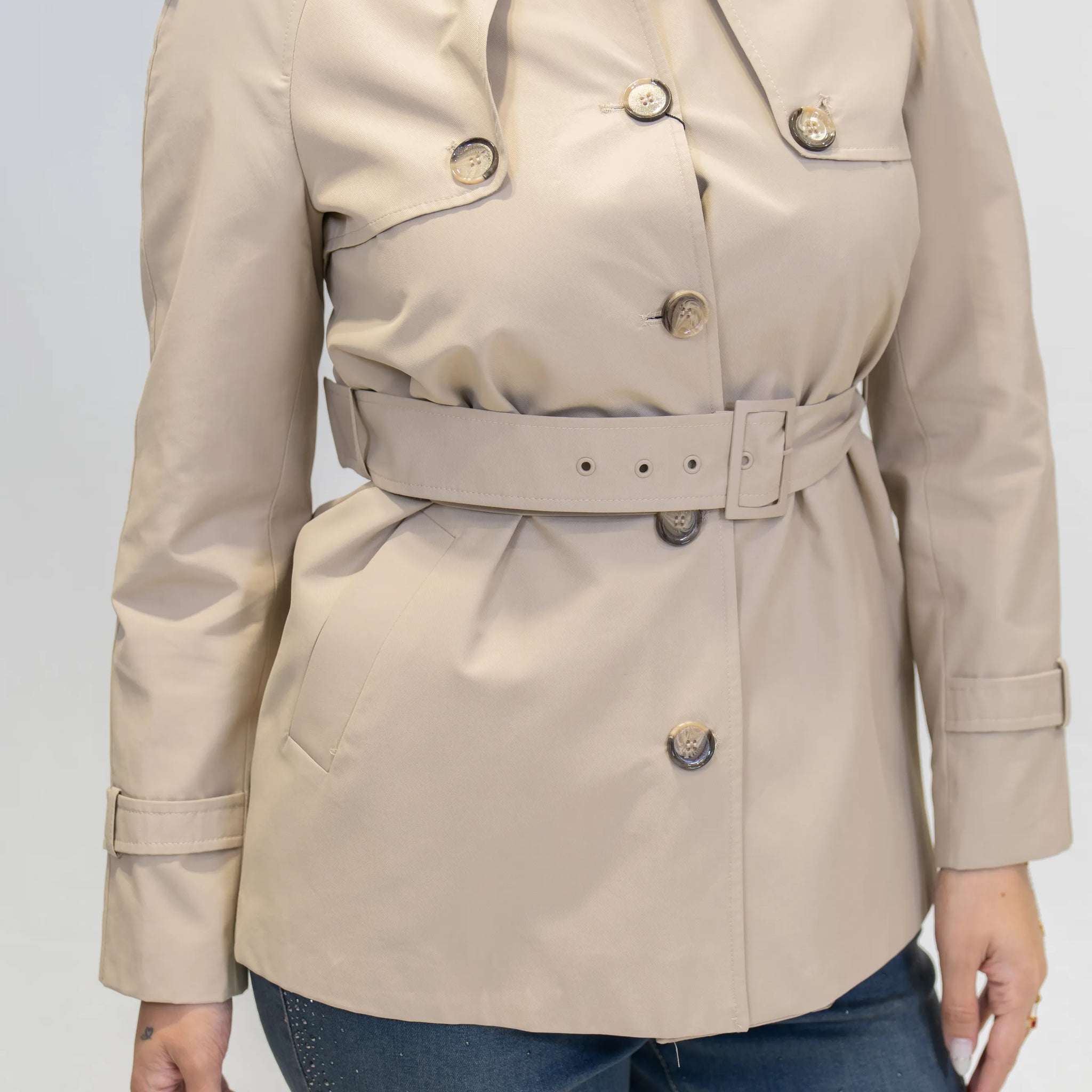 Palerin ve Apolet Detaylı Su İtici Özellikli Kısa Trençkot