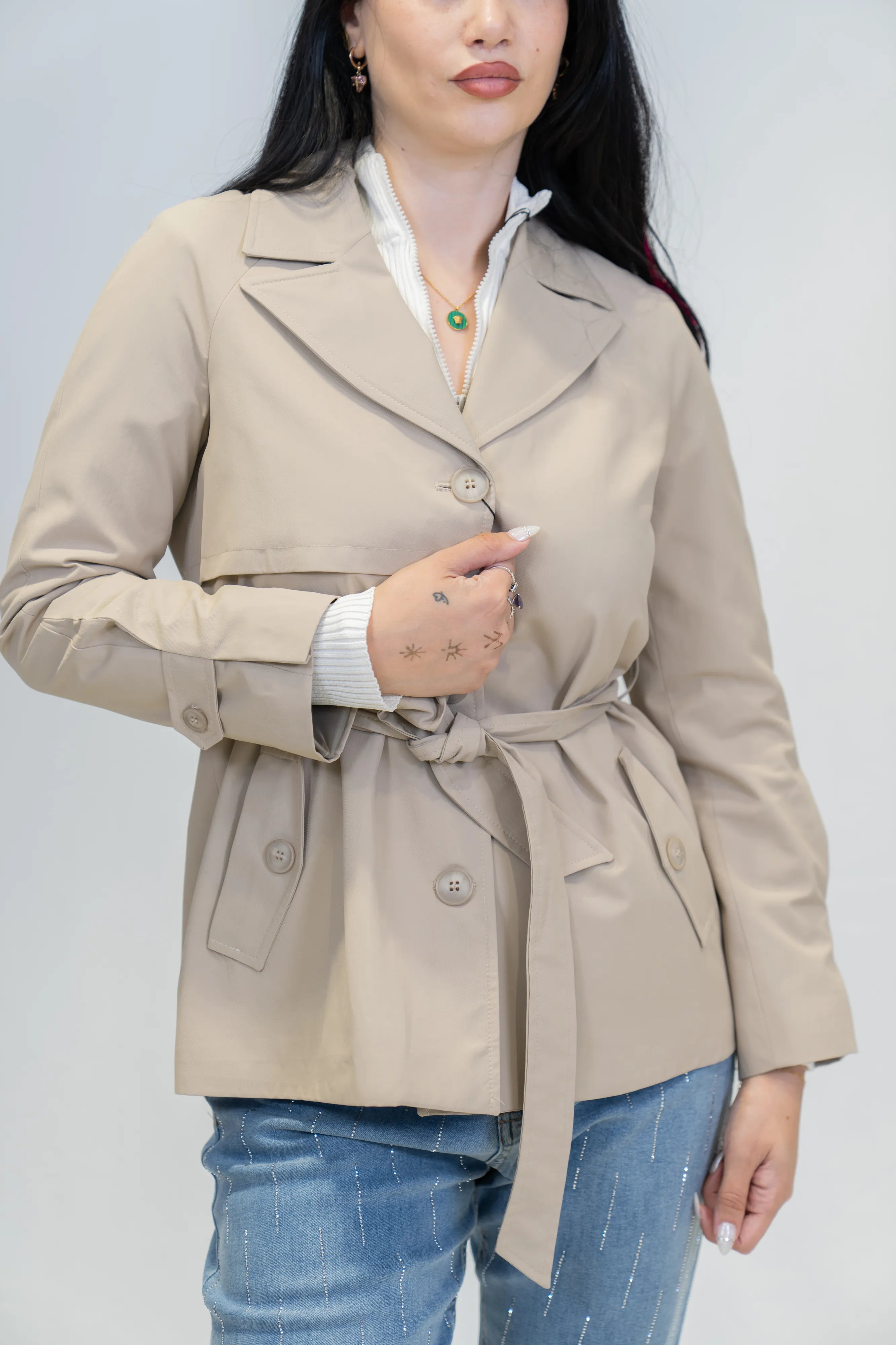 Palerin Detaylı Su İtici Özellikli Kısa Trençkot