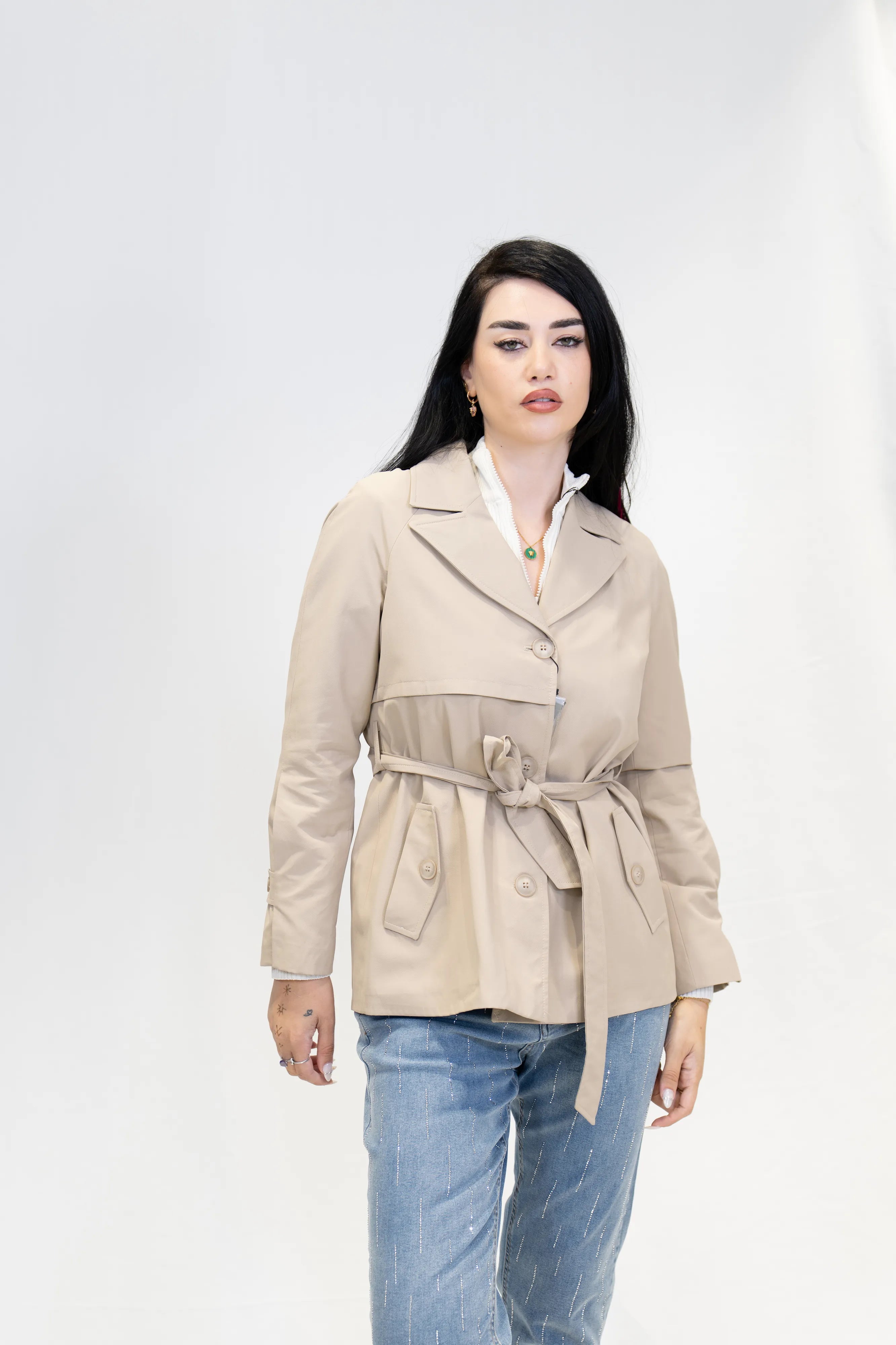 Palerin Detaylı Su İtici Özellikli Kısa Trençkot