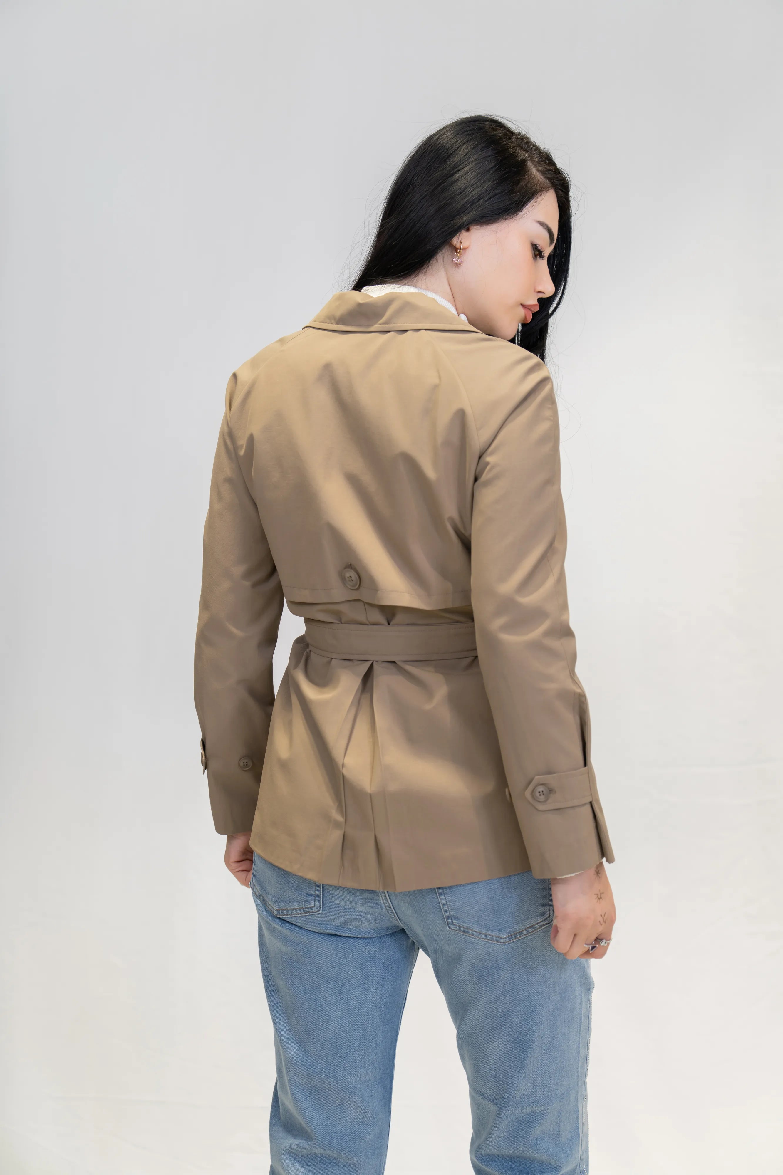 Palerin Detaylı Su İtici Özellikli Kısa Trençkot